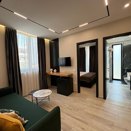 Twins Hotel Вльора Екстер'єр фото