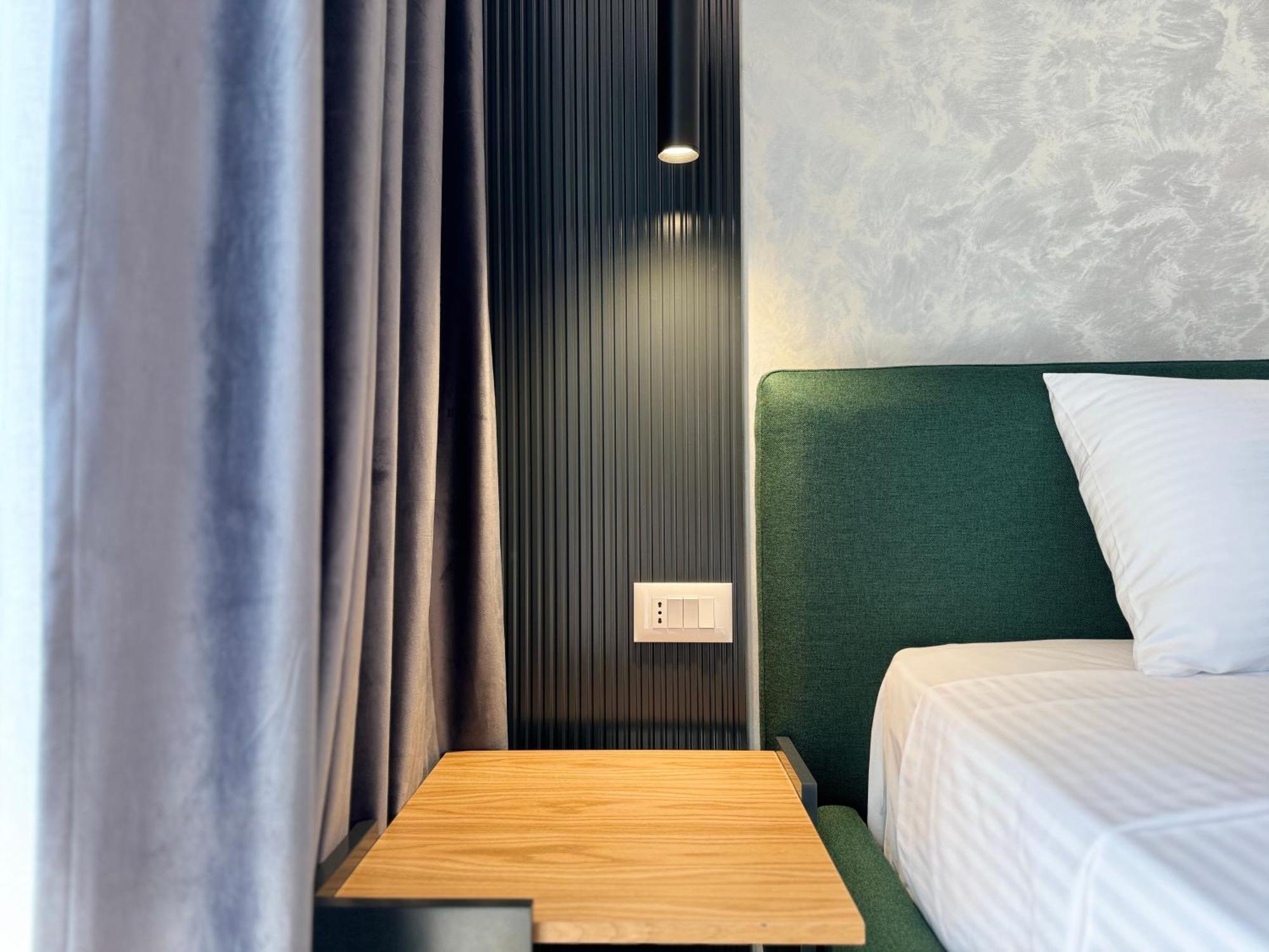 Twins Hotel Вльора Екстер'єр фото