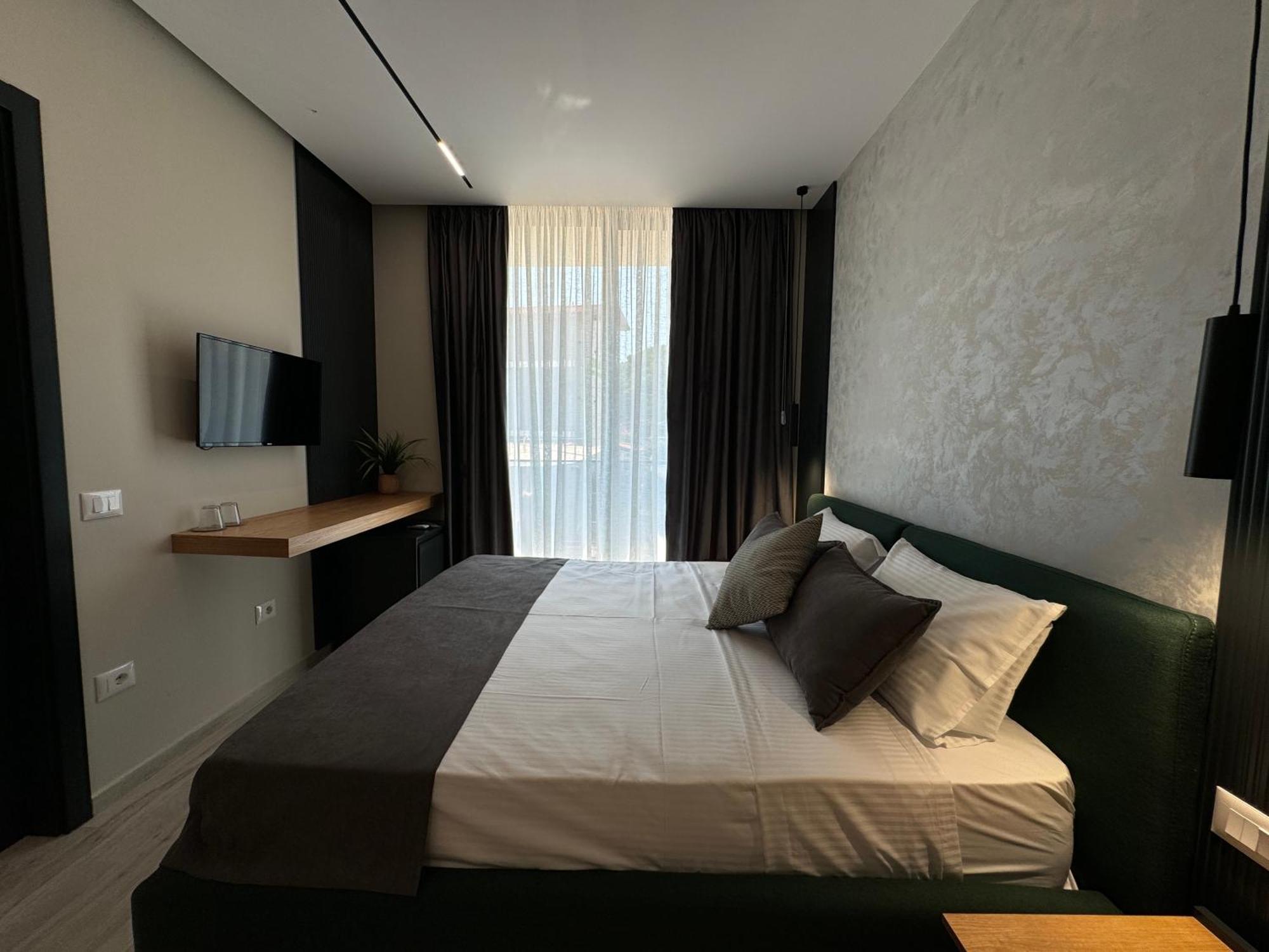 Twins Hotel Вльора Екстер'єр фото