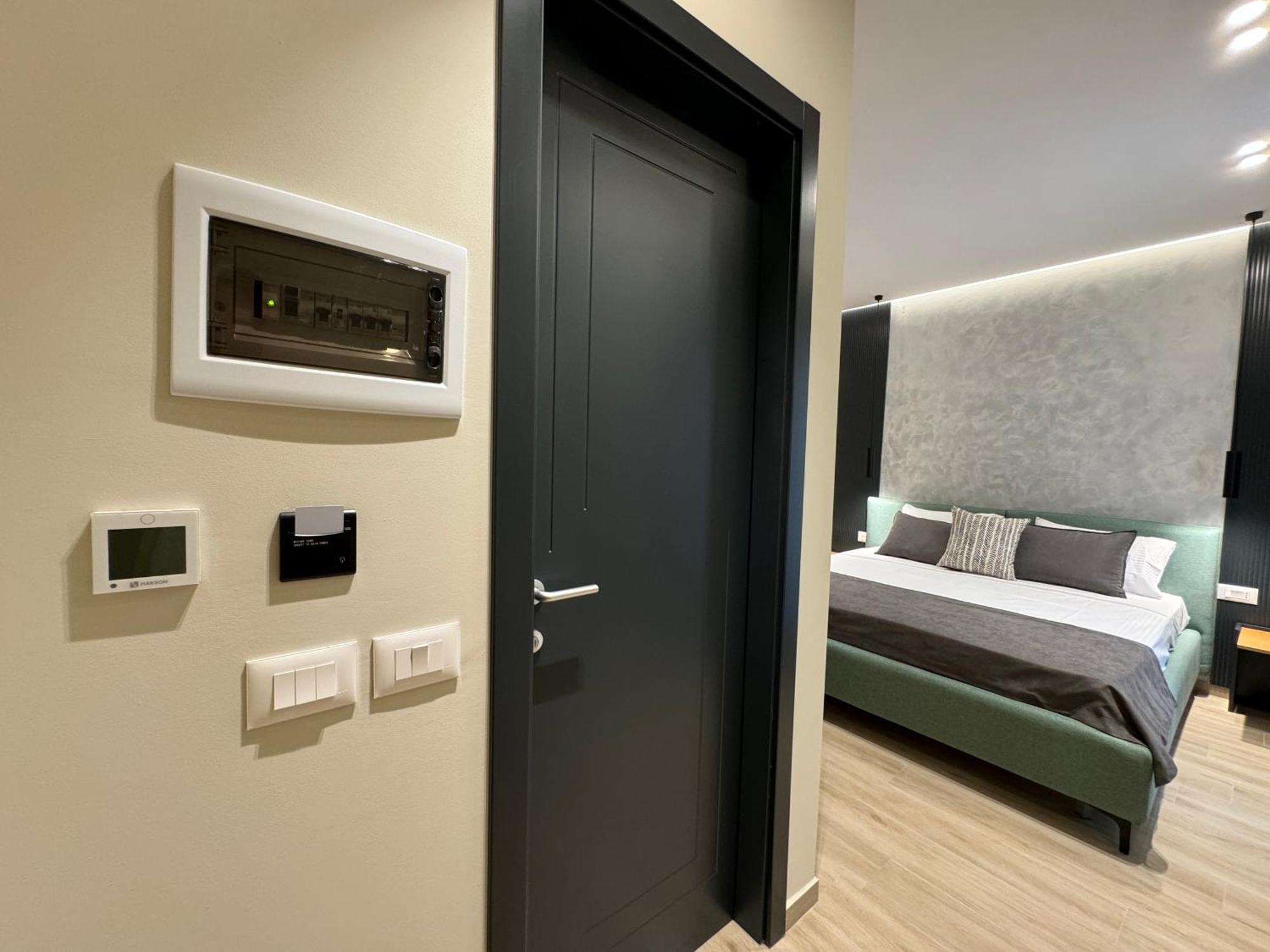 Twins Hotel Вльора Екстер'єр фото