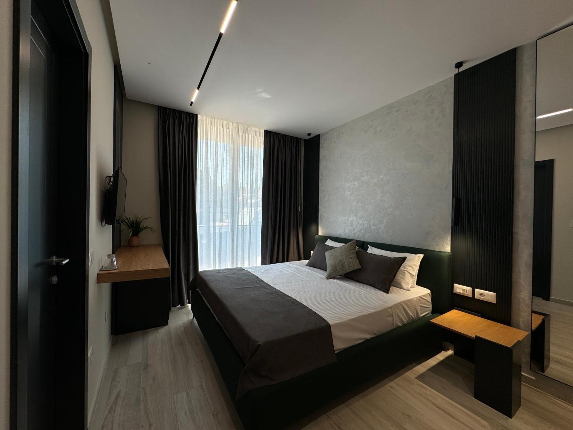 Twins Hotel Вльора Екстер'єр фото