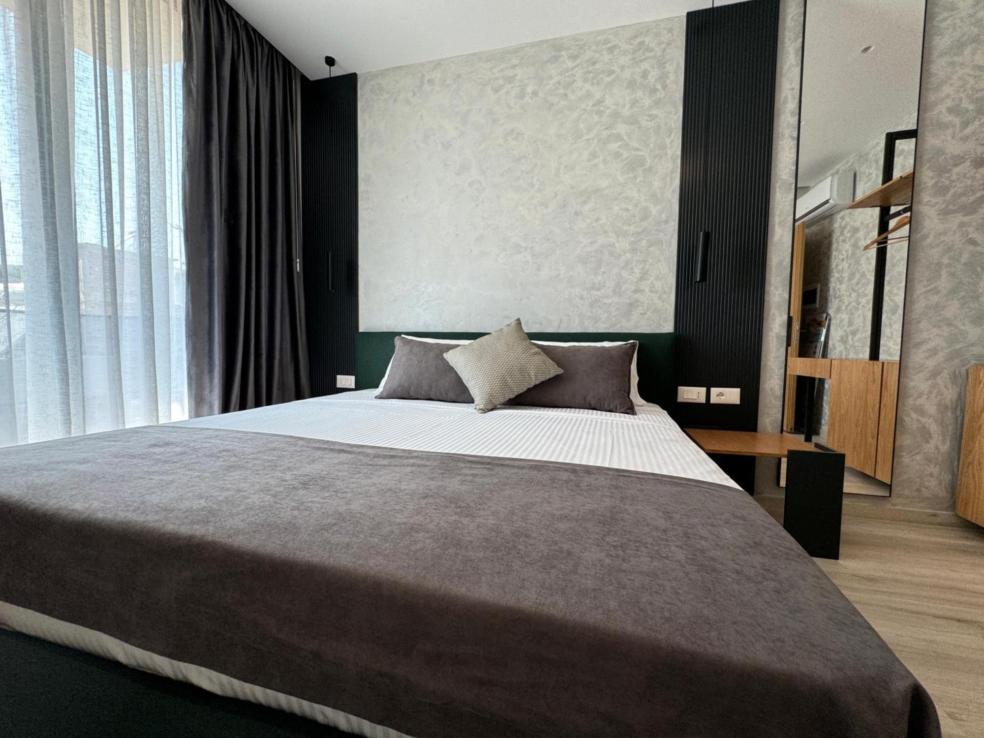Twins Hotel Вльора Екстер'єр фото