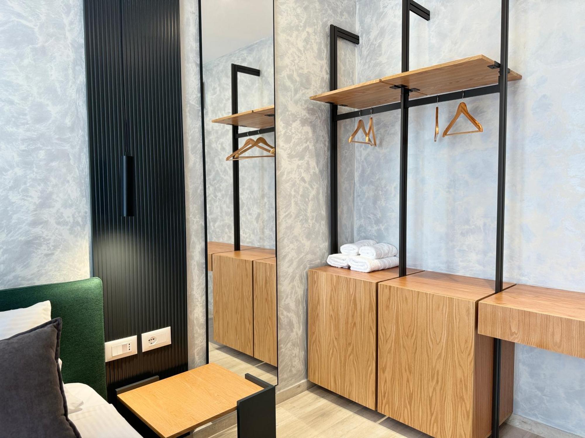 Twins Hotel Вльора Екстер'єр фото