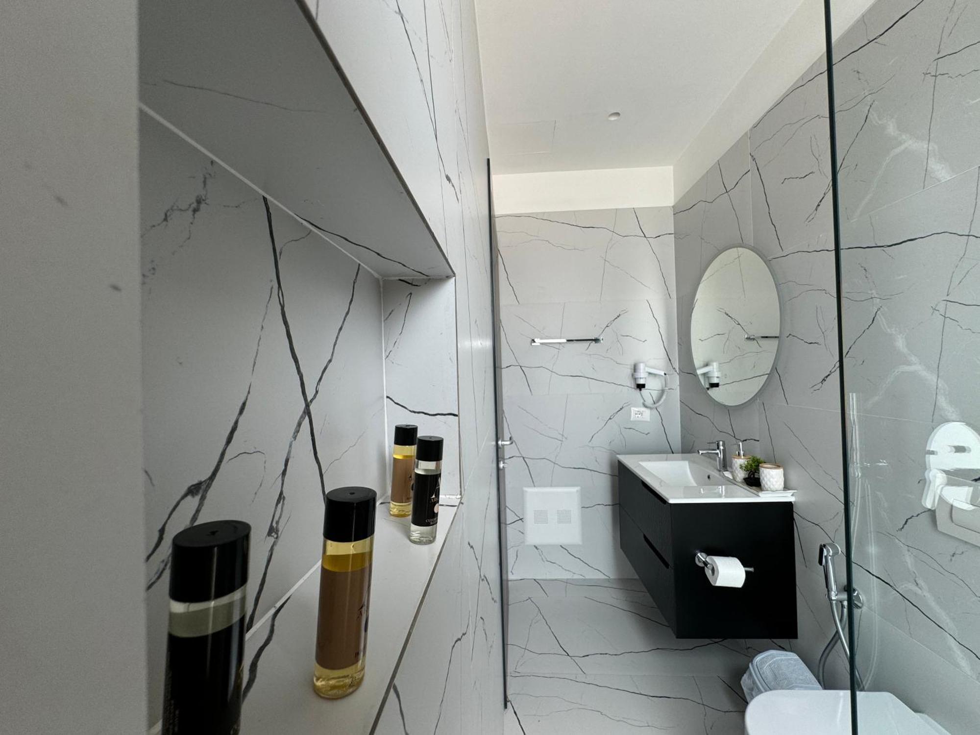 Twins Hotel Вльора Екстер'єр фото
