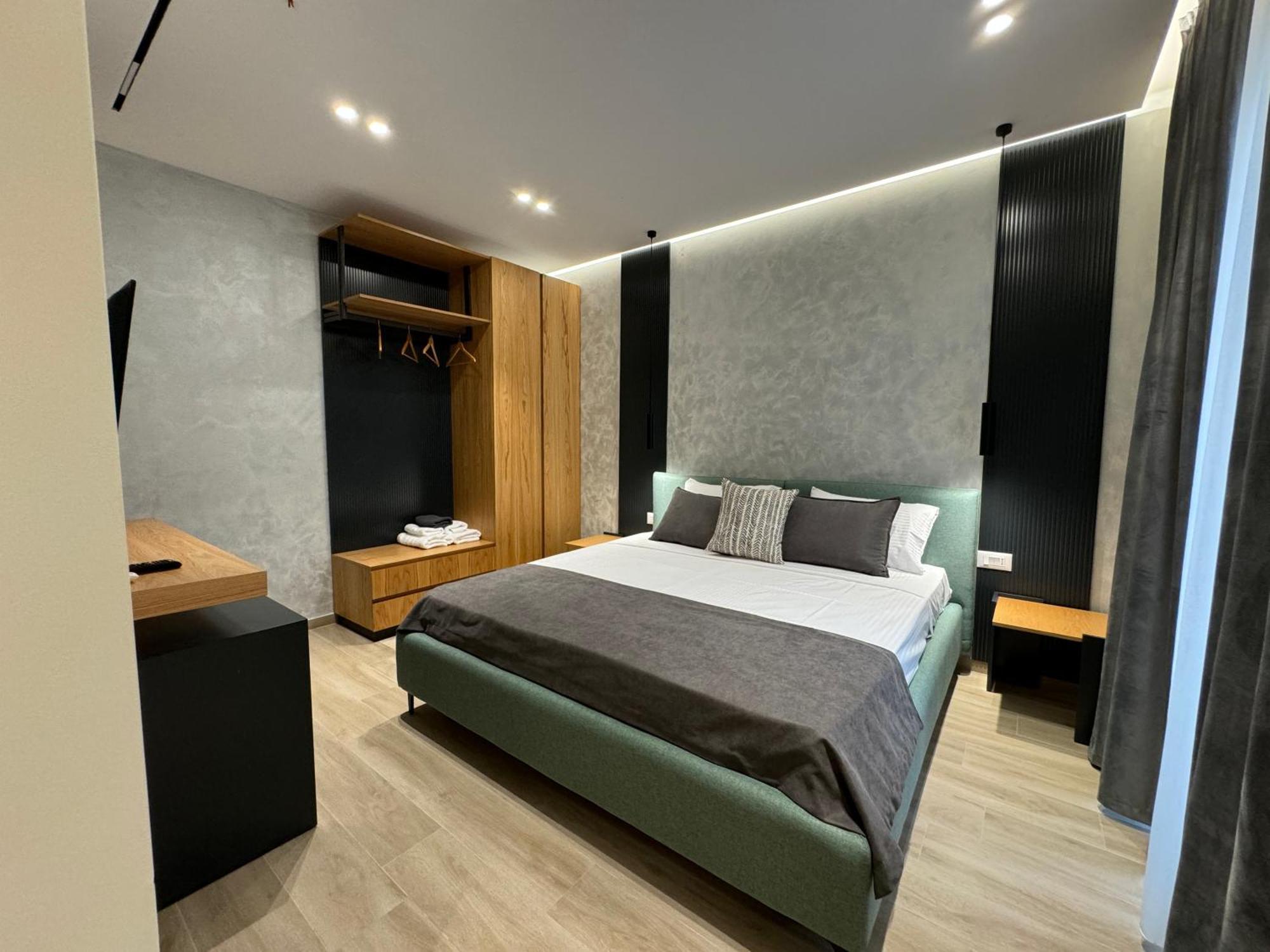 Twins Hotel Вльора Екстер'єр фото