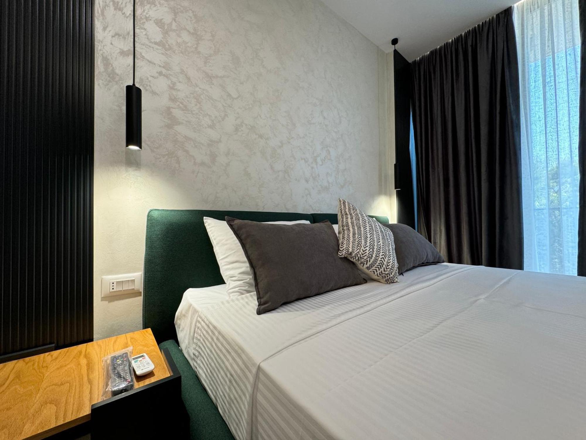 Twins Hotel Вльора Екстер'єр фото