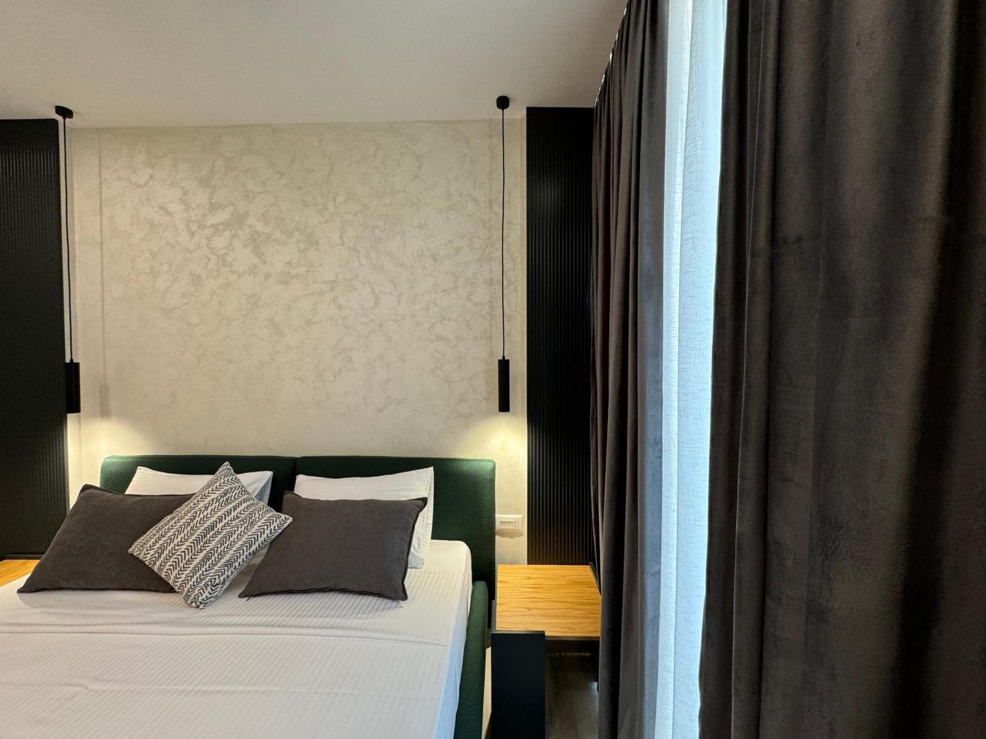 Twins Hotel Вльора Екстер'єр фото
