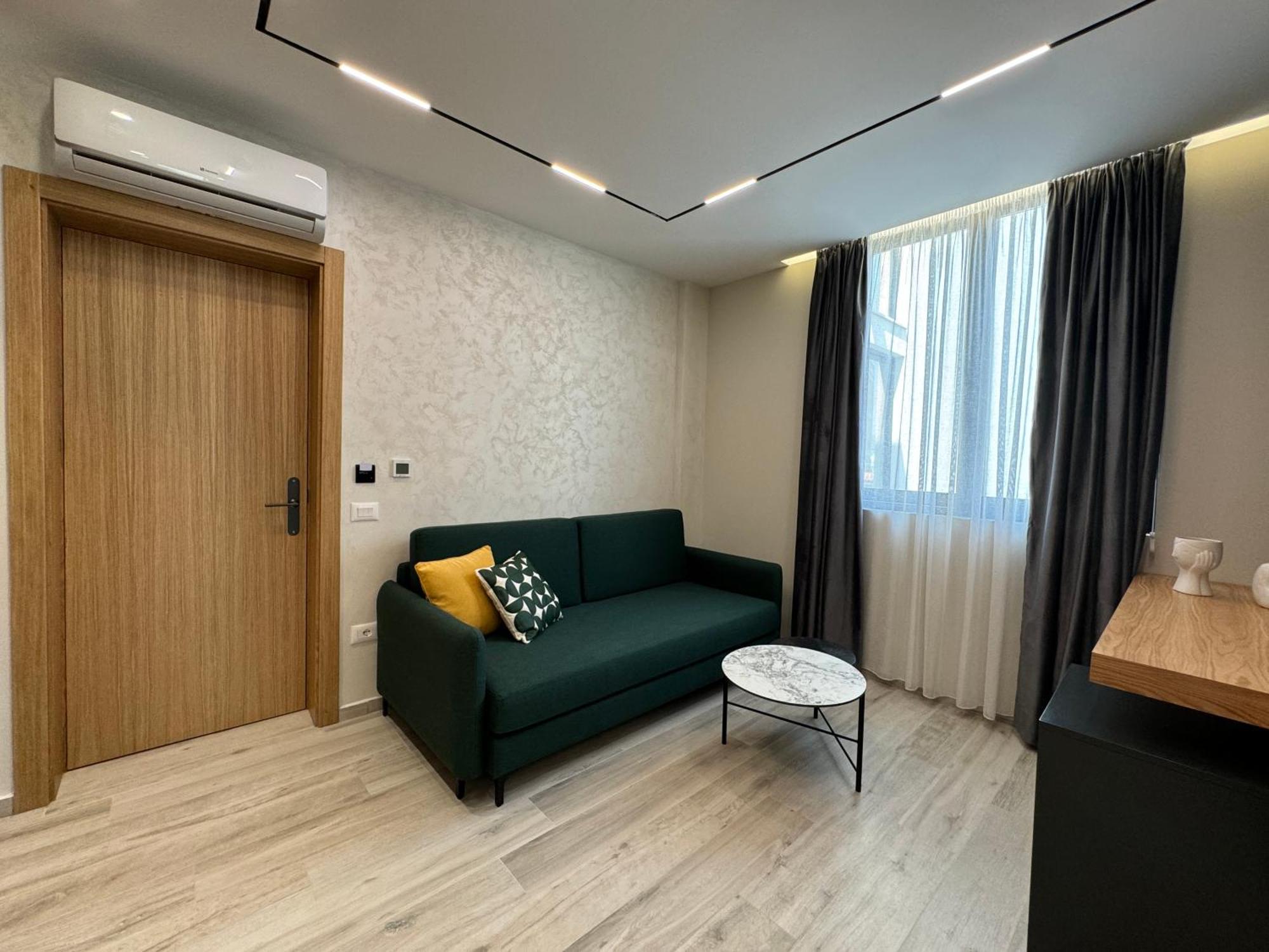 Twins Hotel Вльора Екстер'єр фото