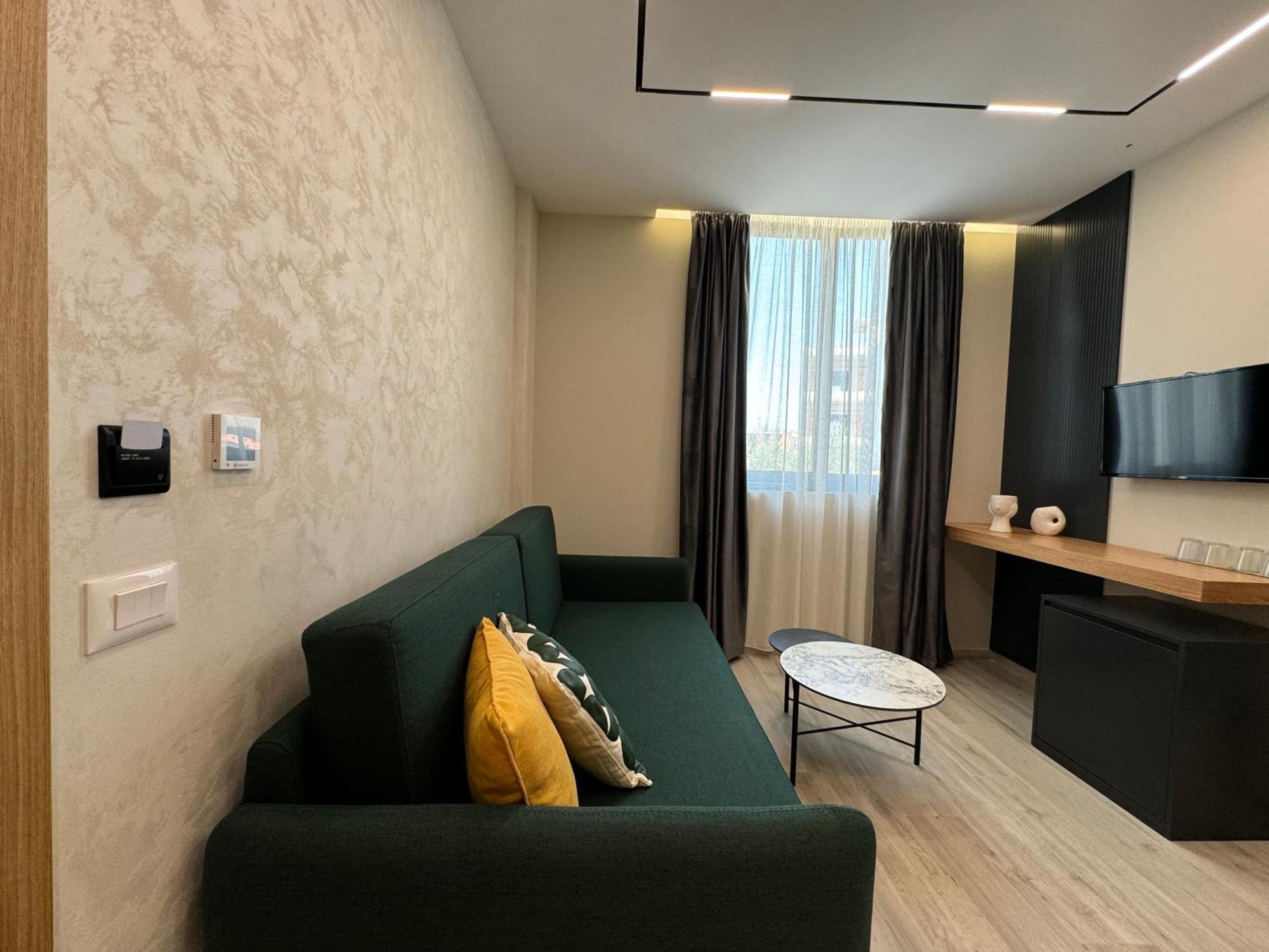 Twins Hotel Вльора Екстер'єр фото