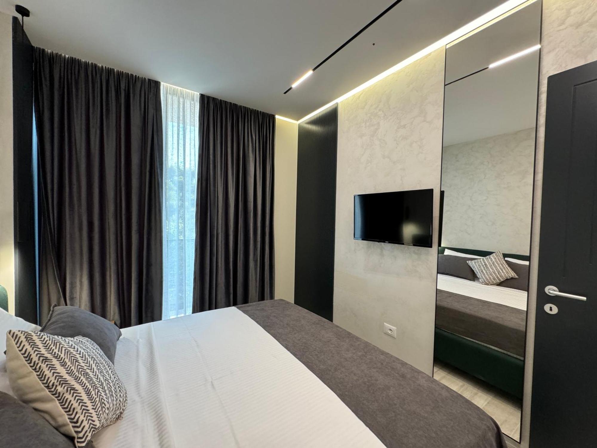 Twins Hotel Вльора Екстер'єр фото