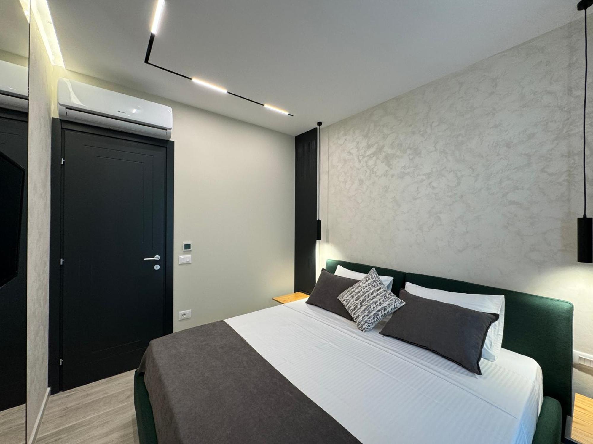 Twins Hotel Вльора Екстер'єр фото