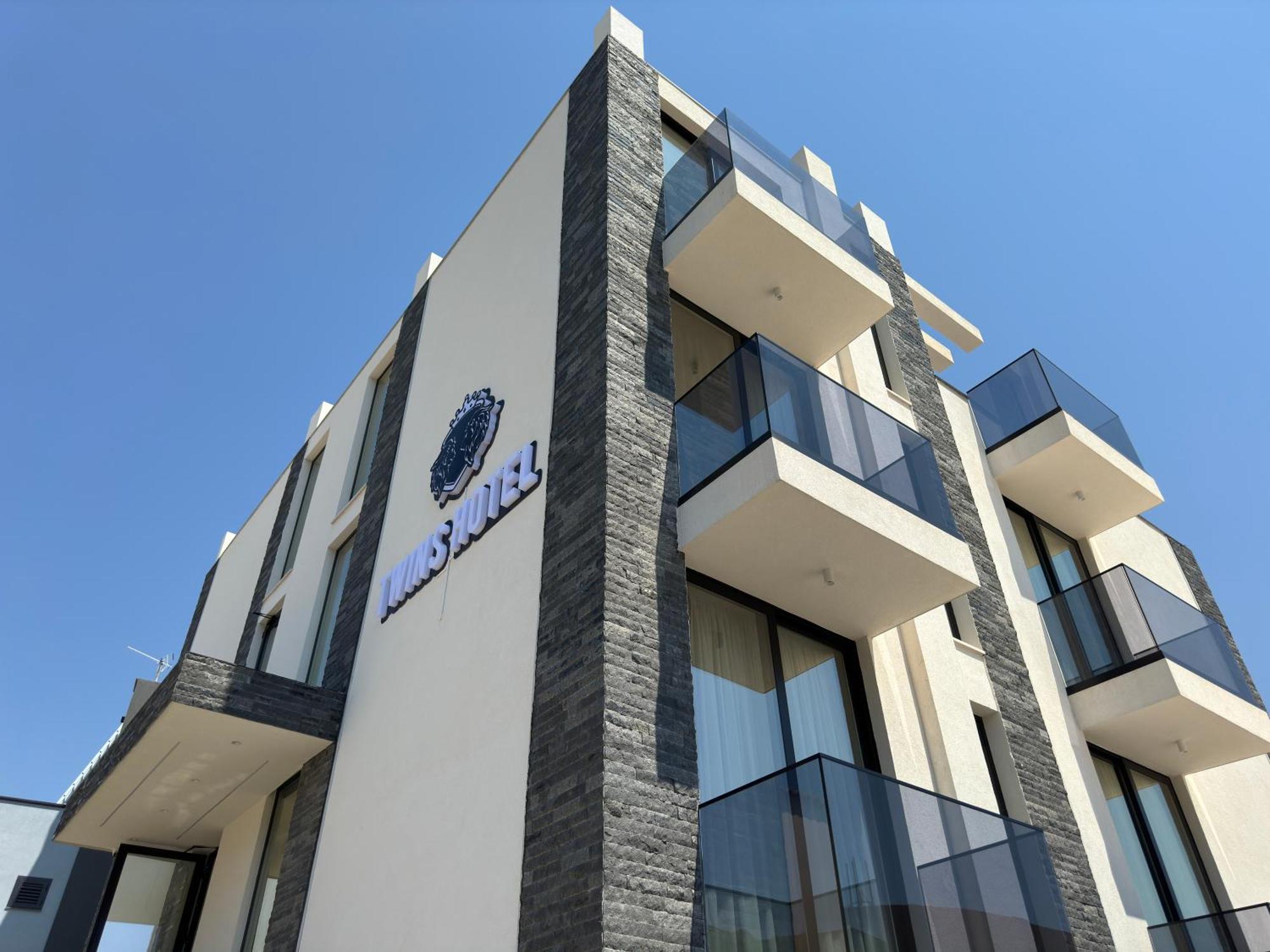 Twins Hotel Вльора Екстер'єр фото